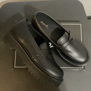 NEW! Qupid Women's Faux Leather Loafers (Size 10)
